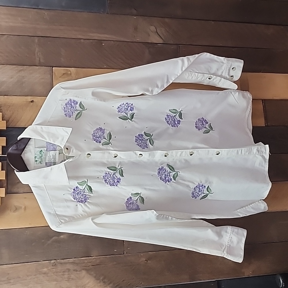 The Quacker Factory white shirt/ jacket size Medium .